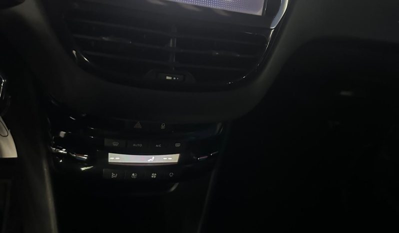 
								PEUGEOT 208 DIESEL pieno									