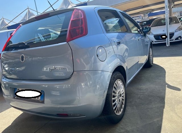 
								FIAT GRANDE PUNTO pieno									