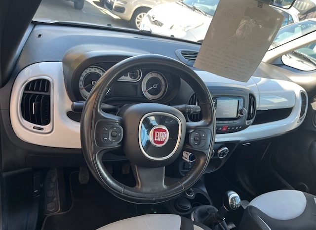 
								FIAT 500L pieno									