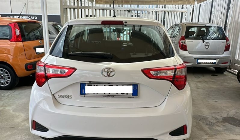 
								TOYOTA YARIS pieno									