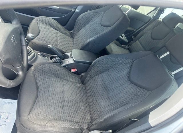 
								PEUGEOT 308 1,6 DIESEL pieno									