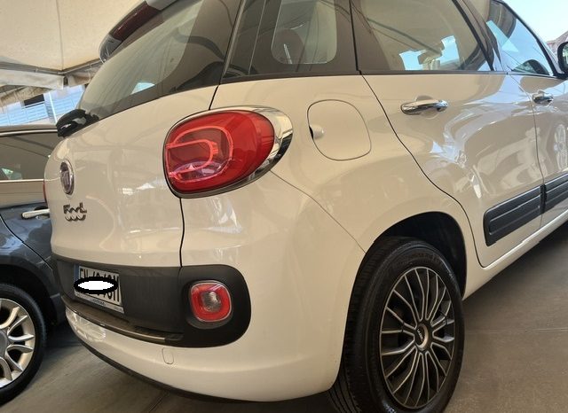 
								FIAT 500L pieno									