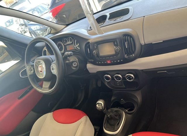 
								FIAT 500L pieno									