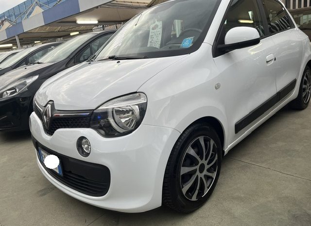 
								RENAULT TWINGO pieno									