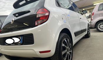 
									RENAULT TWINGO pieno								