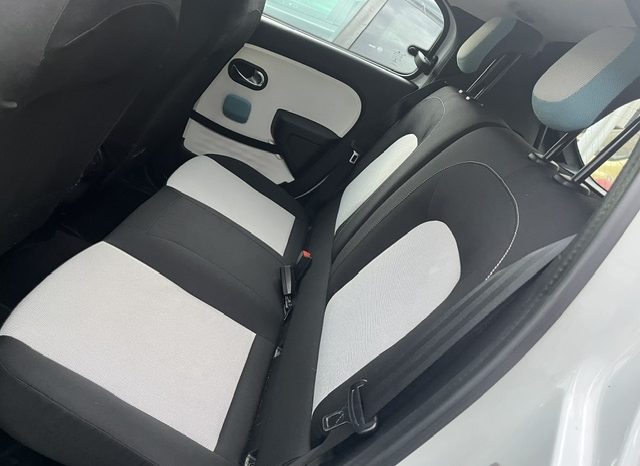 
								RENAULT TWINGO pieno									