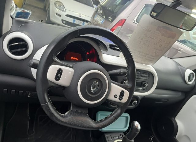 
								RENAULT TWINGO pieno									