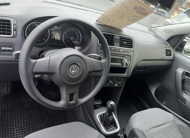 
								VOLKSWAGEN POLO pieno									