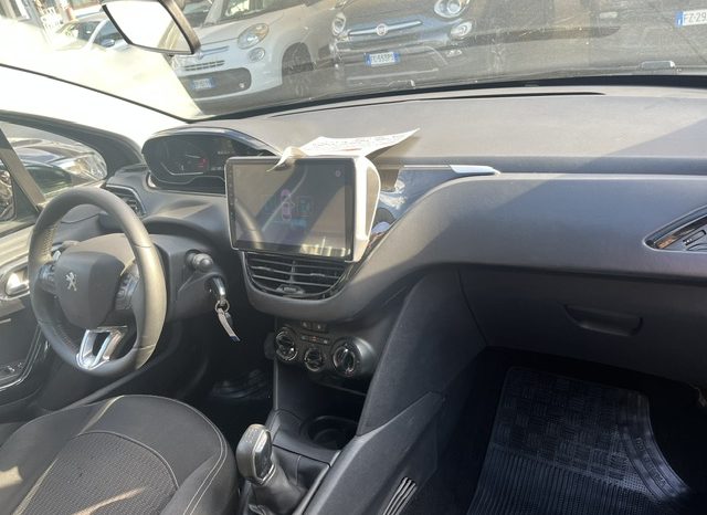 
								PEUGEOT 208 2017 pieno									