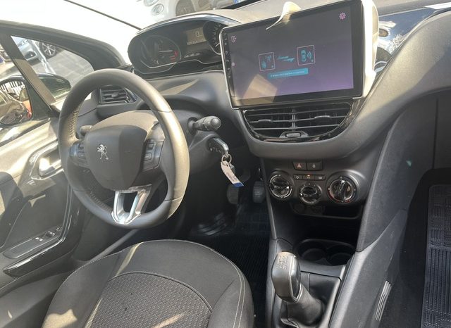 
								PEUGEOT 208 2017 pieno									