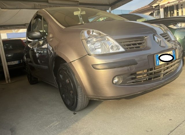 
								RENAULT MODUS pieno									