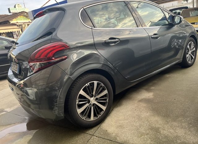 
								PEUGEOT 208 pieno									