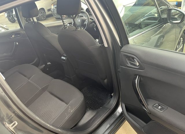 
								PEUGEOT 208 pieno									