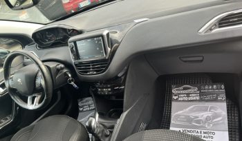 
									PEUGEOT 208 pieno								