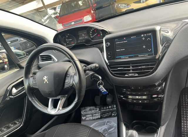 
								PEUGEOT 208 pieno									